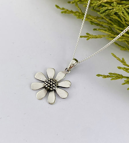 sterling silver daisy necklace