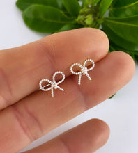 Load image into Gallery viewer, sterling silver rope bow studs