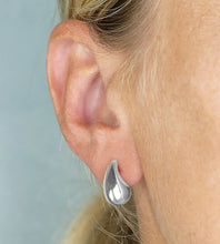 Load image into Gallery viewer, sterling silver teardrop earrings on model