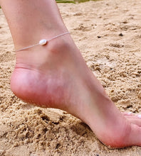 Load image into Gallery viewer, sterling silver anklet and freshwater pearl on model&#39;s foot