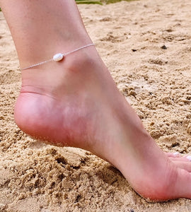 sterling silver anklet and freshwater pearl on model's foot