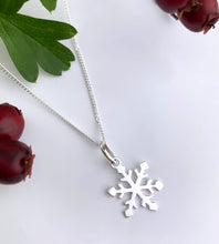 Load image into Gallery viewer, sterling silver snowflake necklace