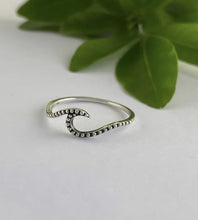 Load image into Gallery viewer, sterling silver textured wave ring