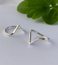 Load image into Gallery viewer, sterling silver wishbone rings with a deep V