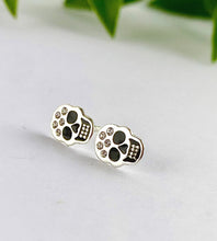 Load image into Gallery viewer, sterling silver skull studs